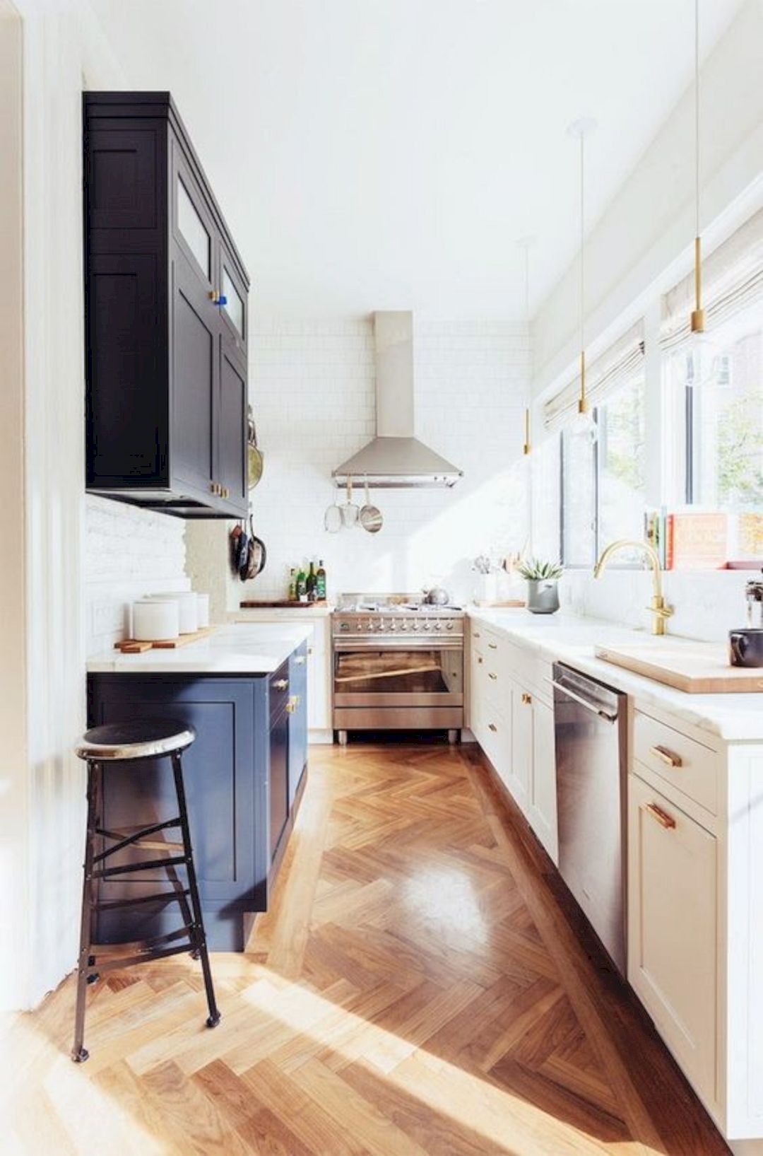 Narrow Kitchen Designs To Use The Space In An Efficient Way