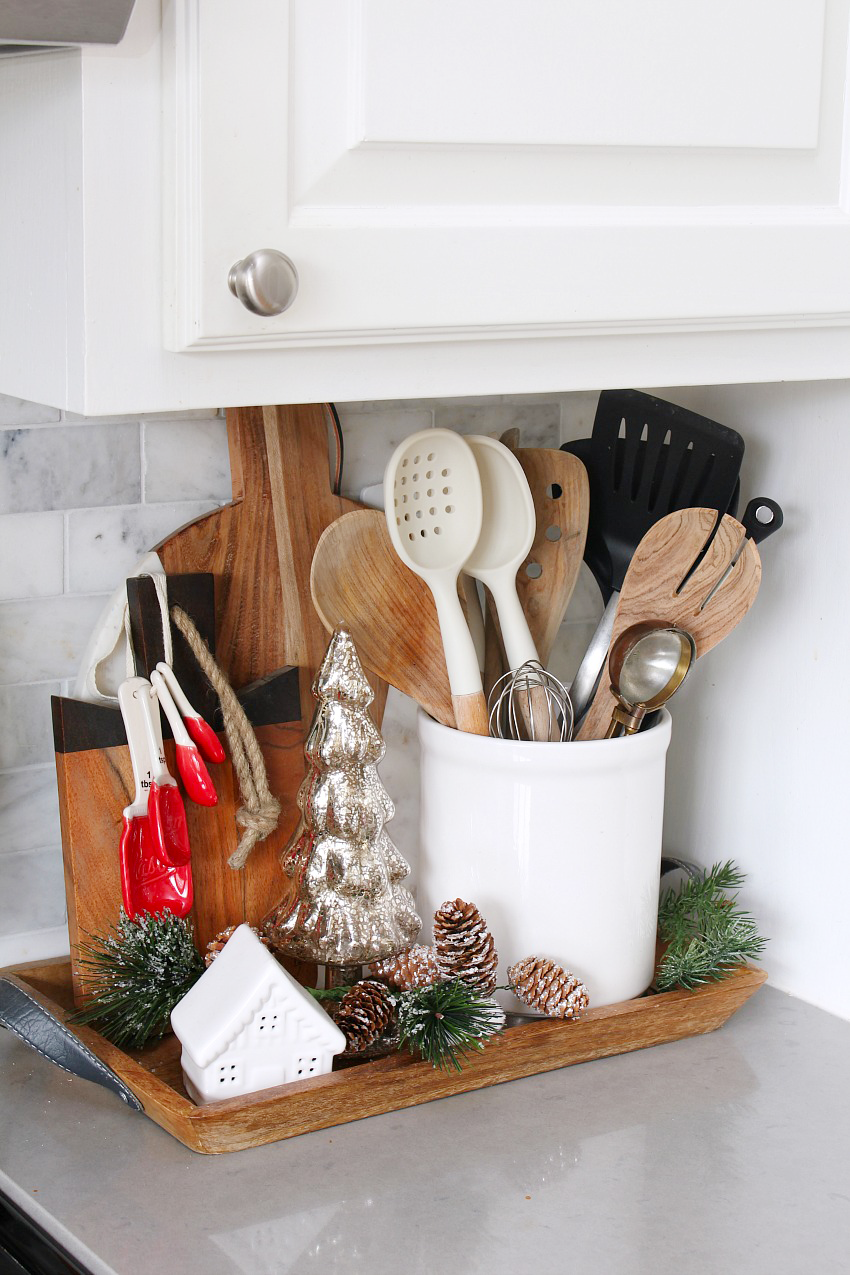 Christmas Shelf Decorating Ideas 2021