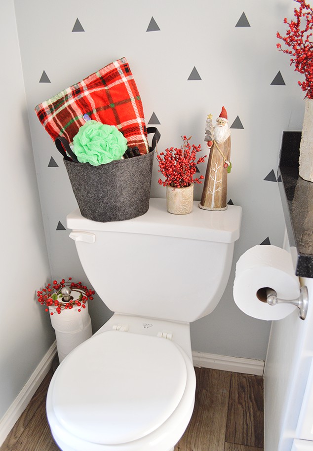 Stunning Christmas Bathroom Decor Ideas To Get In The Holiday Mood