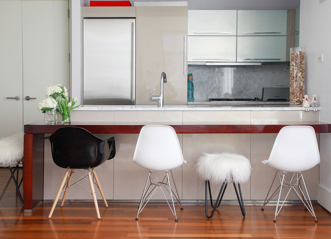 mismatched bar stools in kitchen