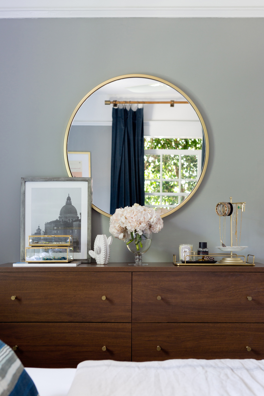 Professional Tips For Dresser Top Decor That Anyone Will ...