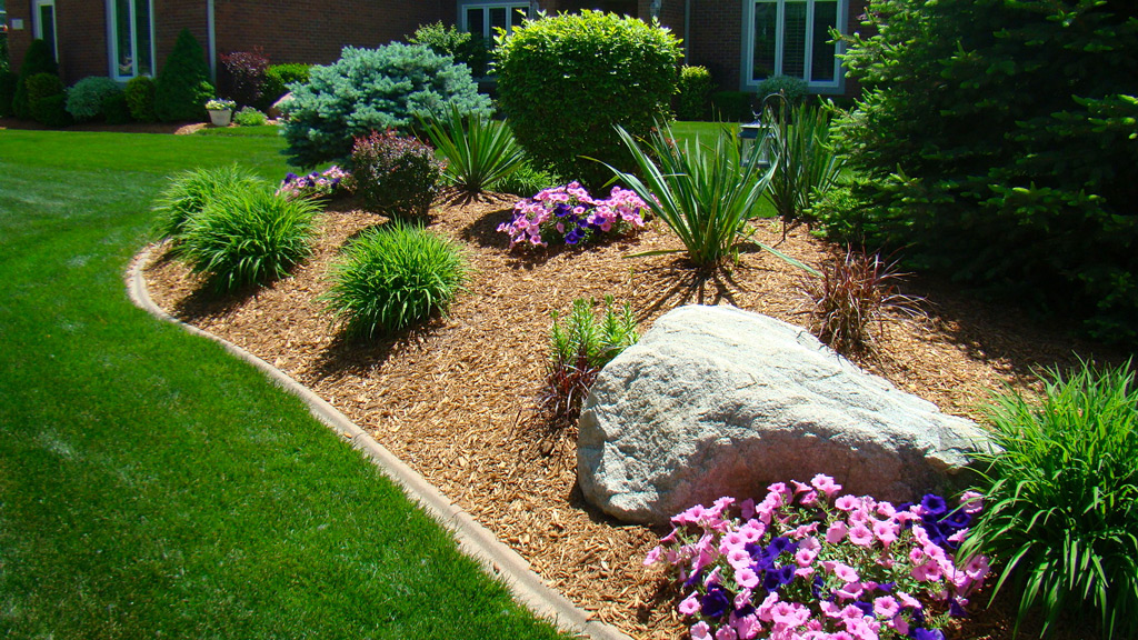 Landscaping ideas with mulch and rocks ~ landscape design plans