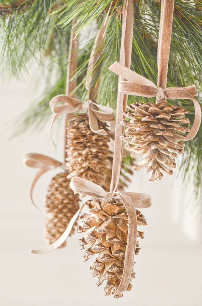 6 Ways To Rule The Pine Cone Christmas Decor